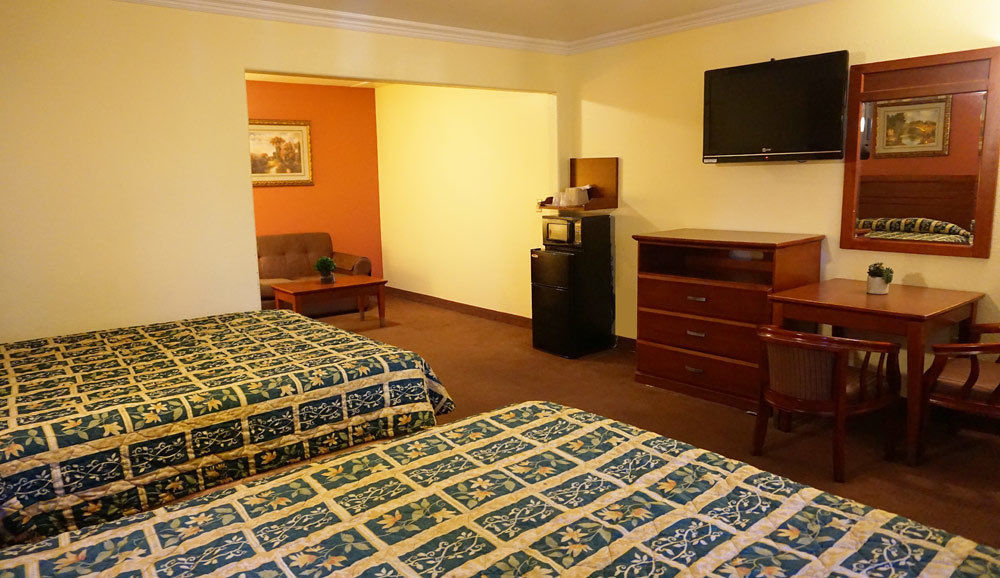 Regency & Motel 2*