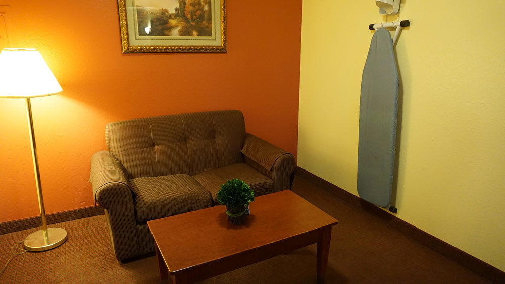 Regency & Motel 2*