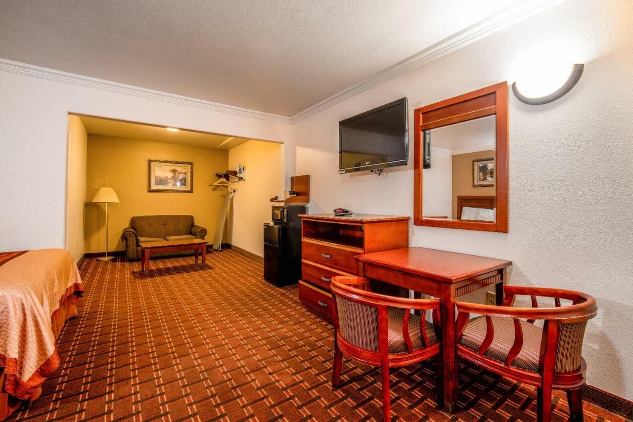 Regency Inn&suites Motel 2*